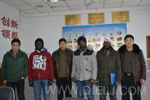 張經(jīng)理和馬經(jīng)理會見來自非洲的客戶(圖1) 張經(jīng)理和馬經(jīng)理會見來自非洲的客戶(圖1)